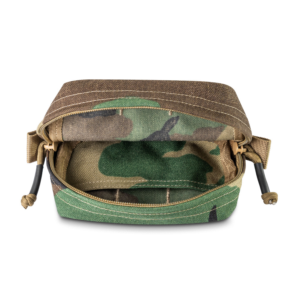 Podsumowanie organizer zmniejszony o 1 przegródkę Small. Kolor Multicam Woodland