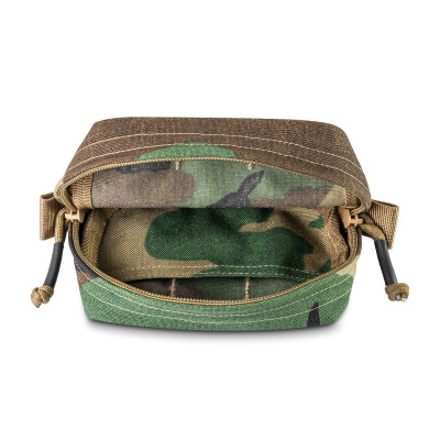 Podsumowanie organizer zmniejszony o 1 przegródkę Small. Kolor Multicam Woodland
