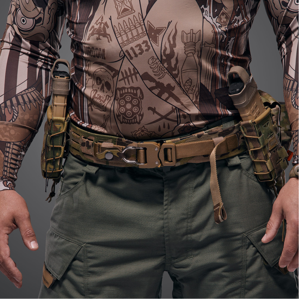 Тактичний пояс WROOM Magnetix Battle Belt укомплектований підсумками. Колір Мультикам