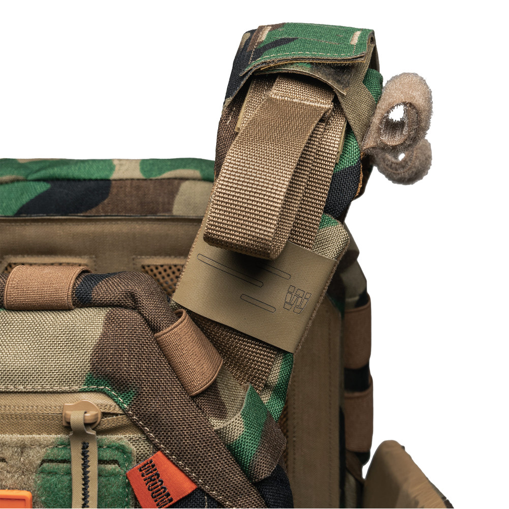 Improved Plate Carrier GHOST GEN5. Color Multicam Woodland